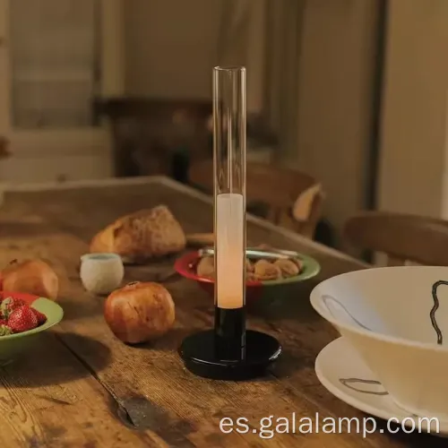 Lámpara de mesa contemporánea con puerto USB incorporado